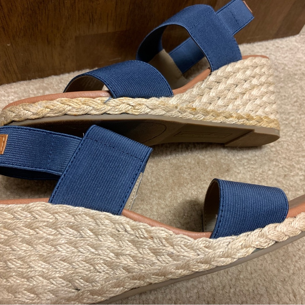 Tommy Bahama Women's Dark Blue Sandals - Picture 5 of 8